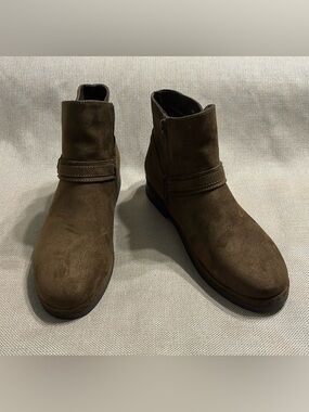 Bella Vita Izzy Suede Ankle Booties